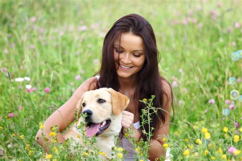 mujer folla con un perro